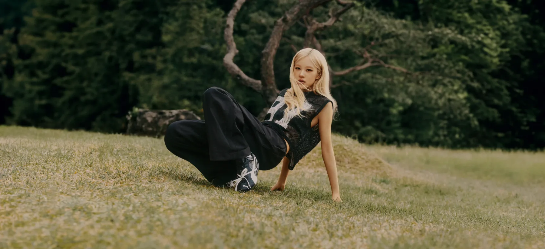 Kolekcija PUMA x ROSÉ ni zgolj modna linija – je introspektivna oda ženski, ki ve, kdo je