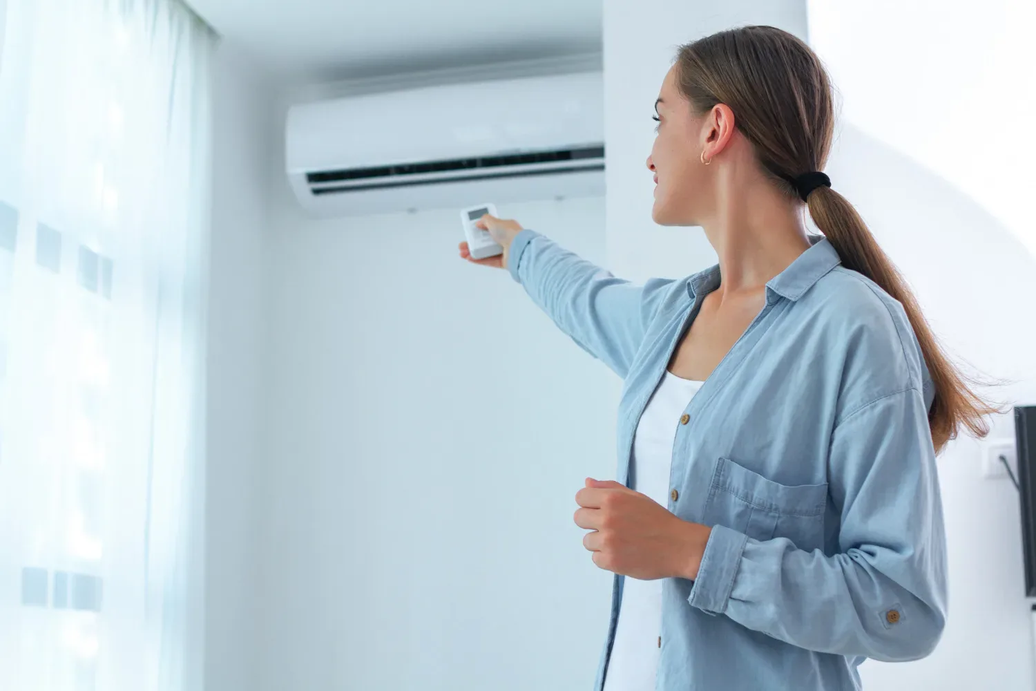 Koliko stopinj naj bo v prostoru med vročino – kardiologi razkrivajo idealno temperaturo!