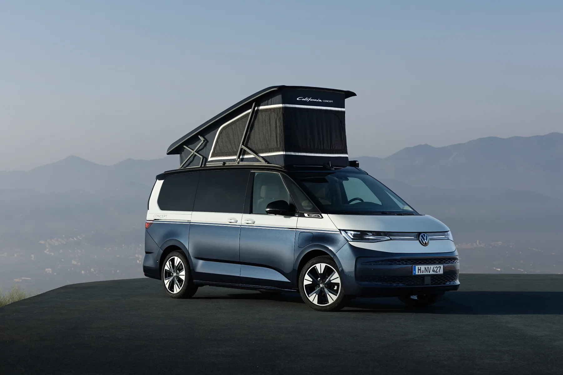 Kolumna: 1 liter na 100 km in postelja na strehi – VW California Hibird je najpametnejši “overland” luksuz ta hip