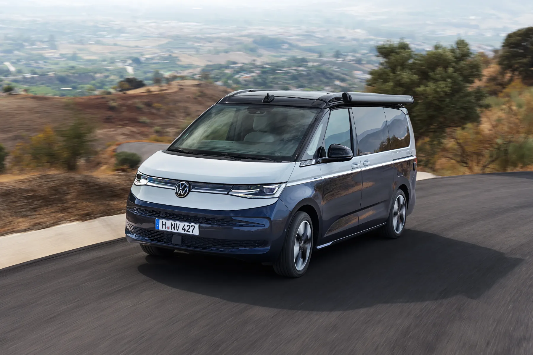 Kolumna: 1 liter na 100 km in postelja na strehi – VW California Hibird je najpametnejši “overland” luksuz ta hip
