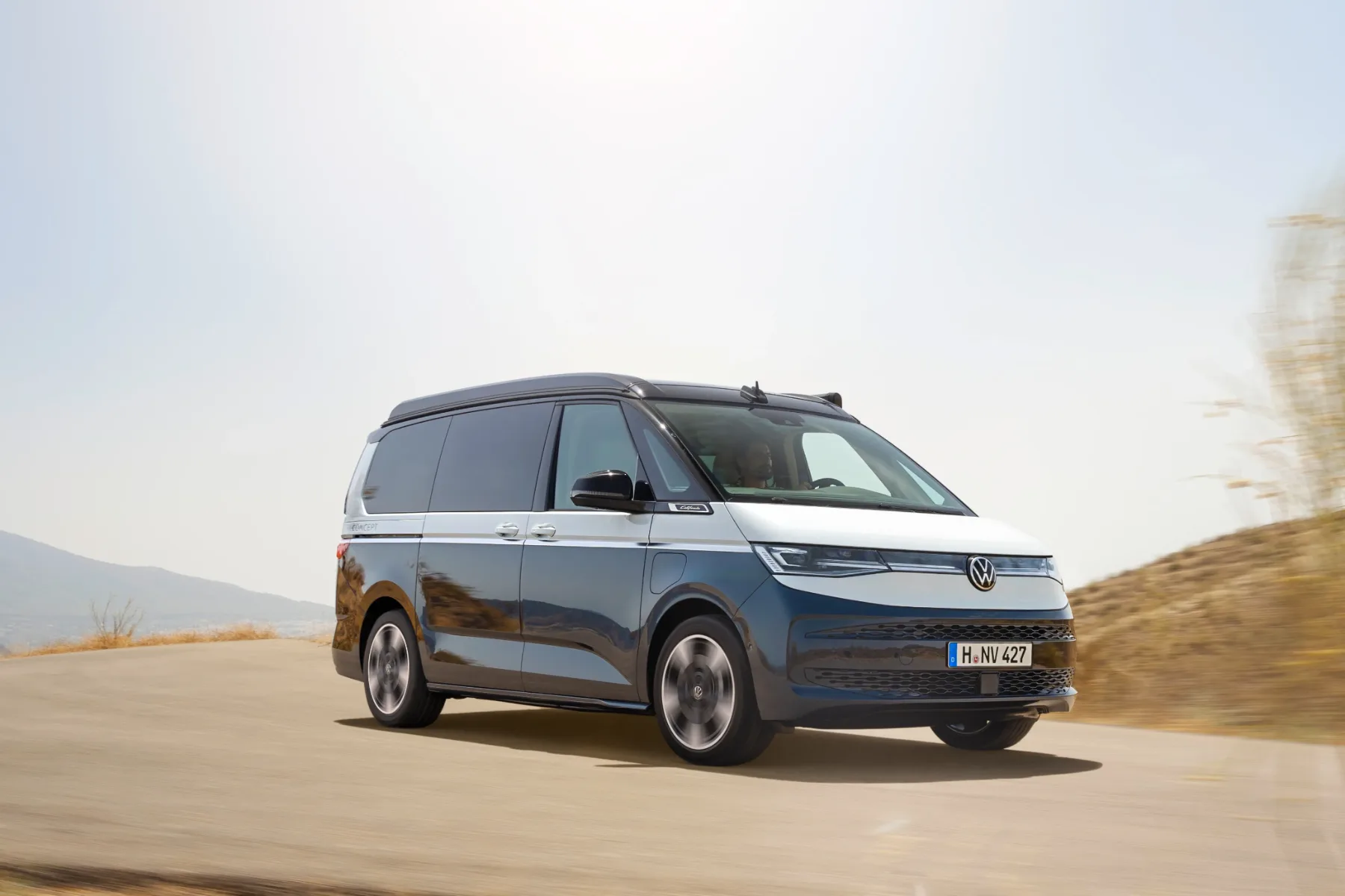 Kolumna: 1 liter na 100 km in postelja na strehi – VW California Hibird je najpametnejši “overland” luksuz ta hip