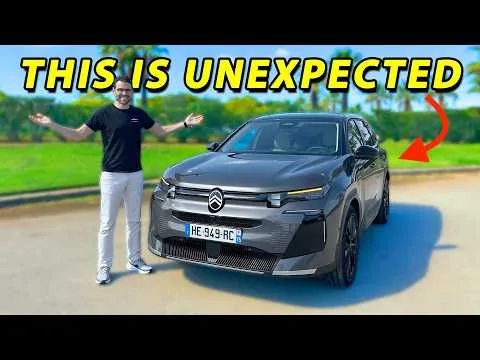 Kolumna: COTY – Car of the Year 2026 – ko se zdrava pamet žirantov pelje na zadnjem sedežu