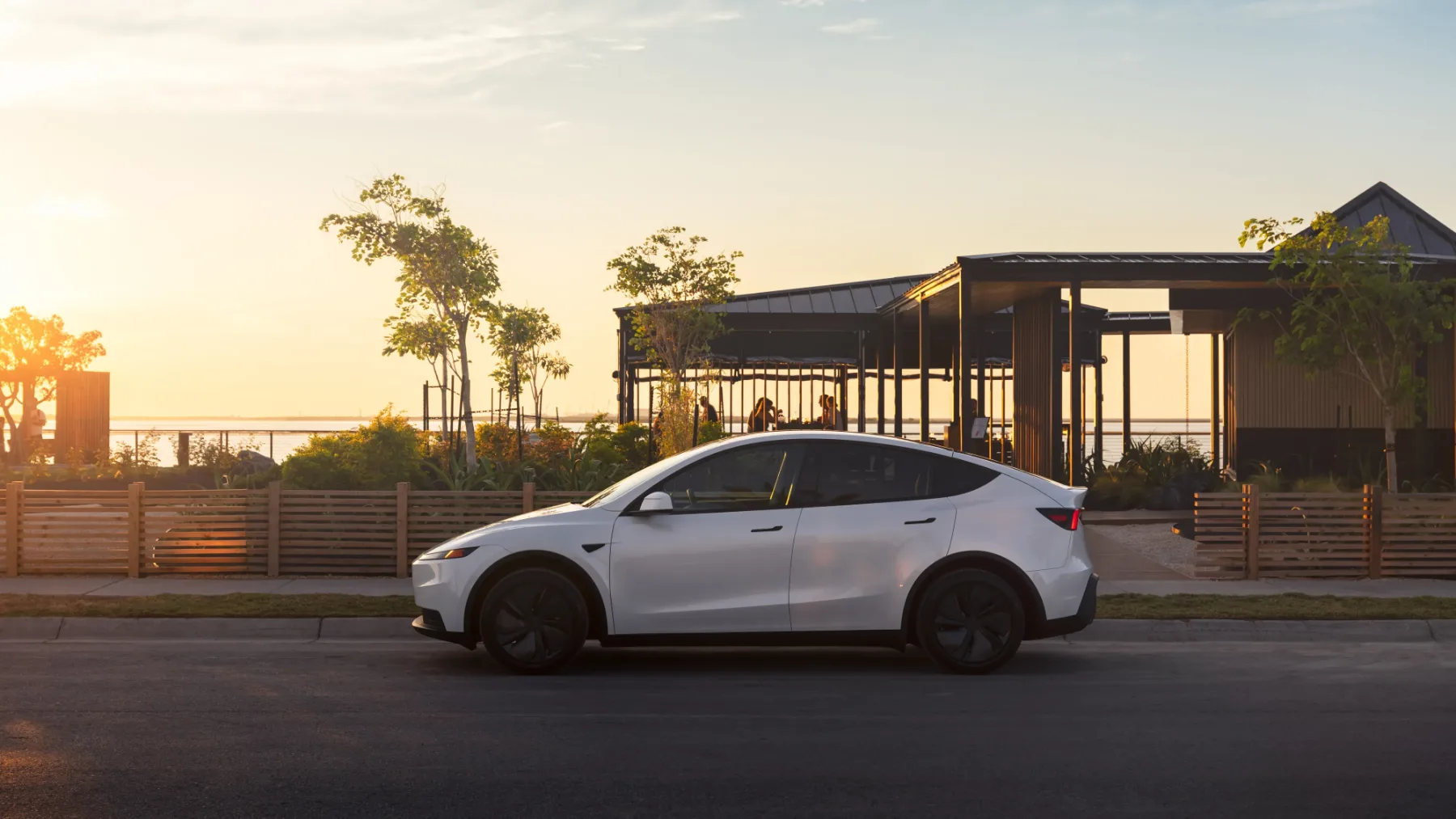 Kolumna: Tesla in čustvena praznina – ko racionalnost ubije željo in uniči blagovno znamko! Je ta poteza siguren zaton Tesle?