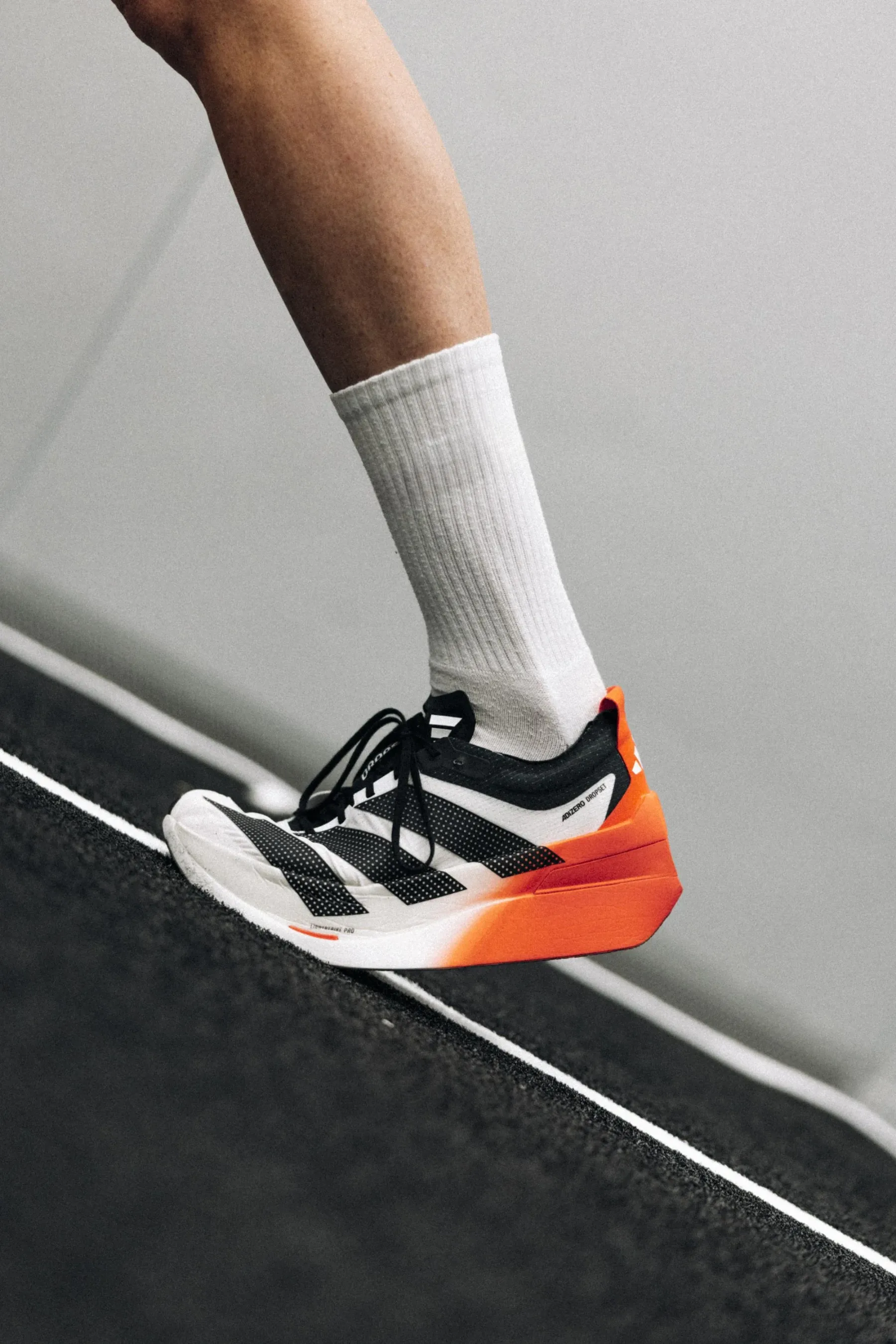 Končno združena hitrost in moč v eni supergi: Je adidas Adizero Dropset Elite najboljša superga za fitnes doslej?