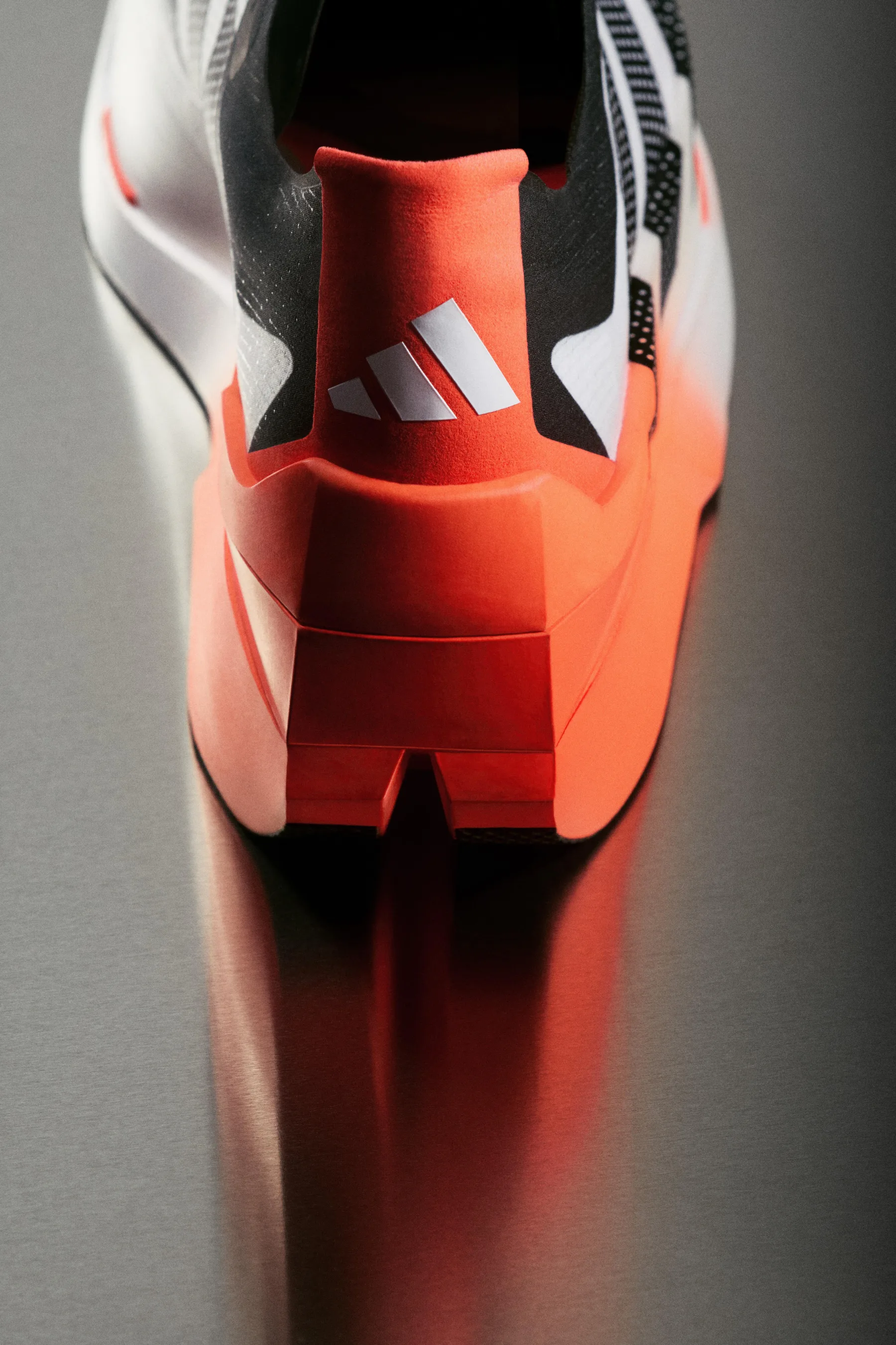 Končno združena hitrost in moč v eni supergi: Je adidas Adizero Dropset Elite najboljša superga za fitnes doslej?