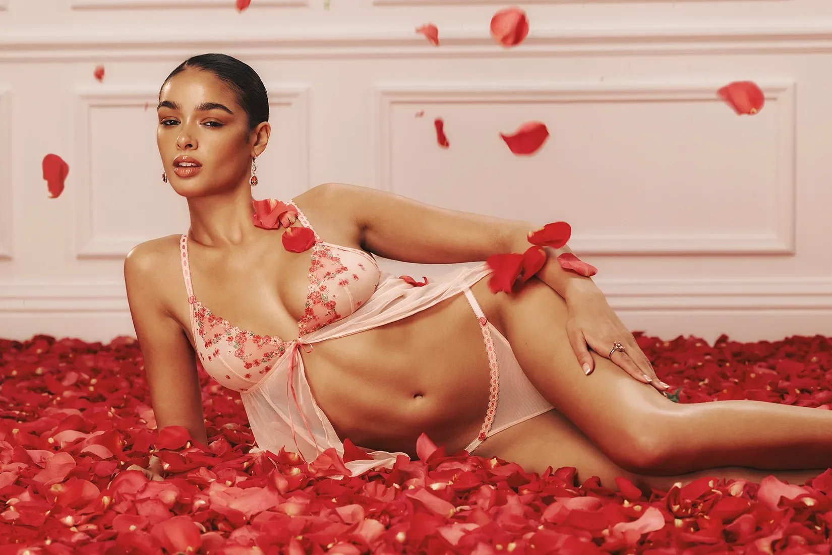 Konec dolgočasnih daril: Victoria’s Secret razkriva, kaj si ženske za Valentinovo 2026 dejansko želijo