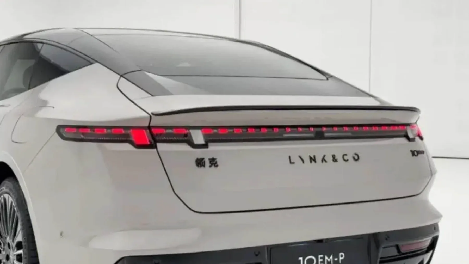 Konec dolgočasnih hibridov: Lynk & Co 10 EM-P je kot espresso na štirih kolesih, ki zmore 1.000 km dosega in 523 “konjev”