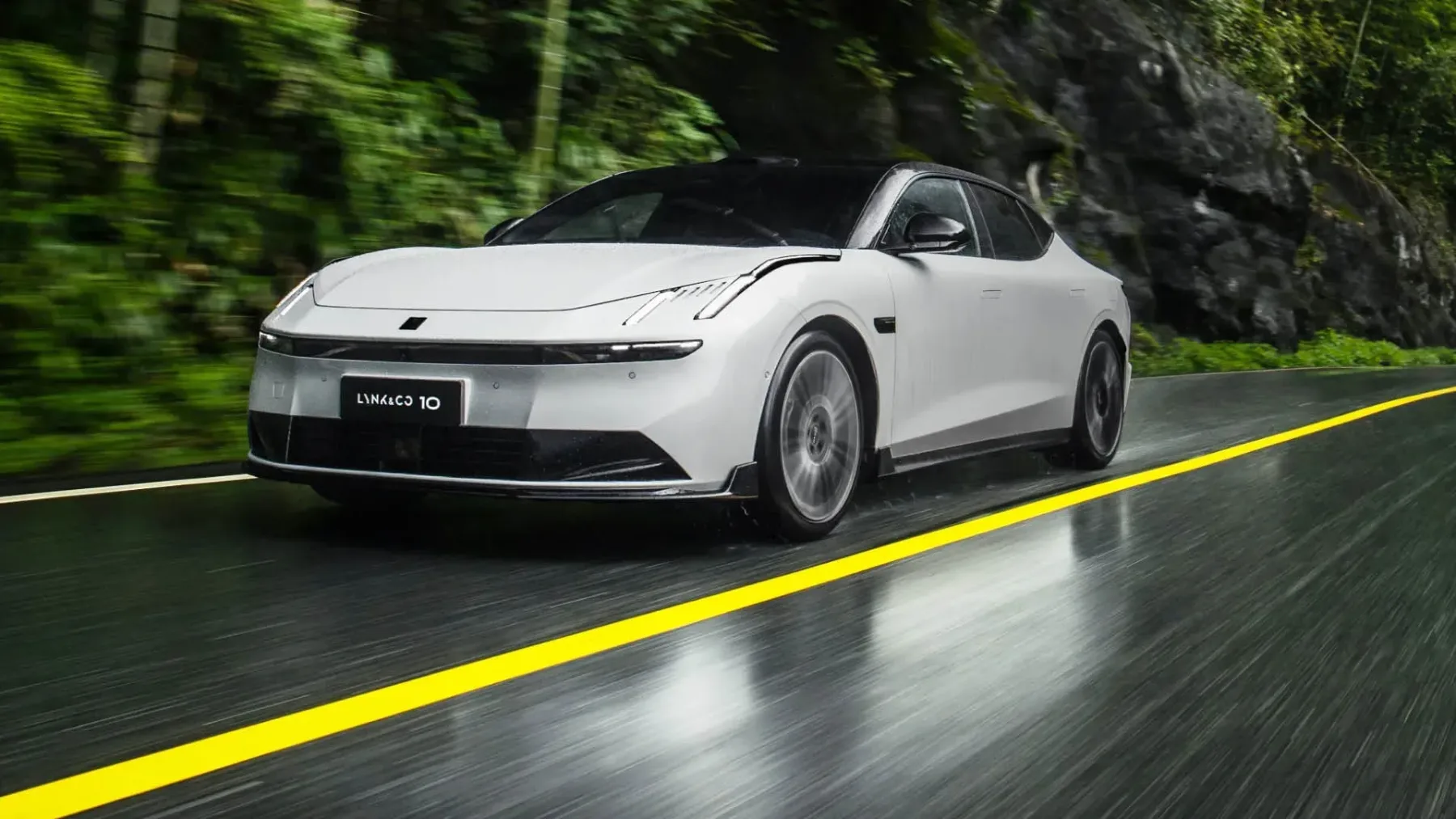 Konec dolgočasnih hibridov: Lynk & Co 10 EM-P je kot espresso na štirih kolesih, ki zmore 1.000 km dosega in 523 “konjev”