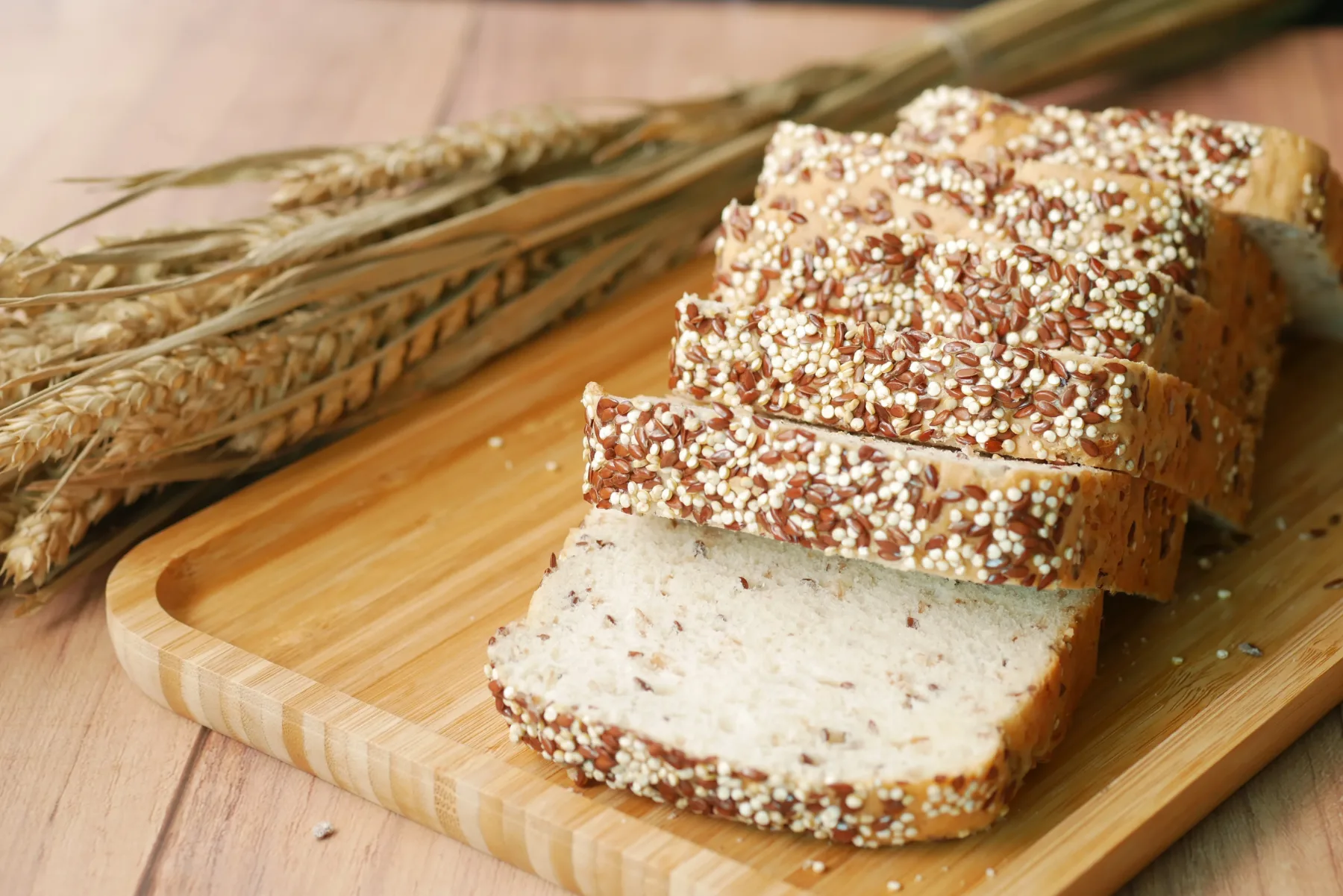 Kruh, ki ne redi? Brez kvasa, brez glutena, a z okusom, ki zasvoji – poglejte recept!