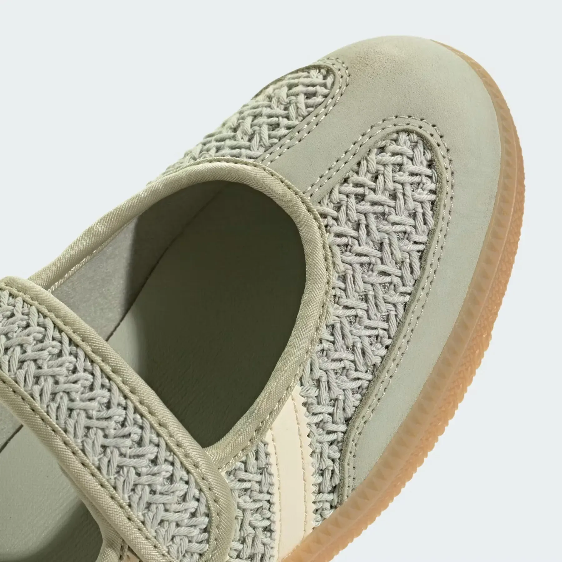 Kvačkane superge z Mary Jane paščkom: adidas Samba Jane je popoln hibrid za zaključek poletja