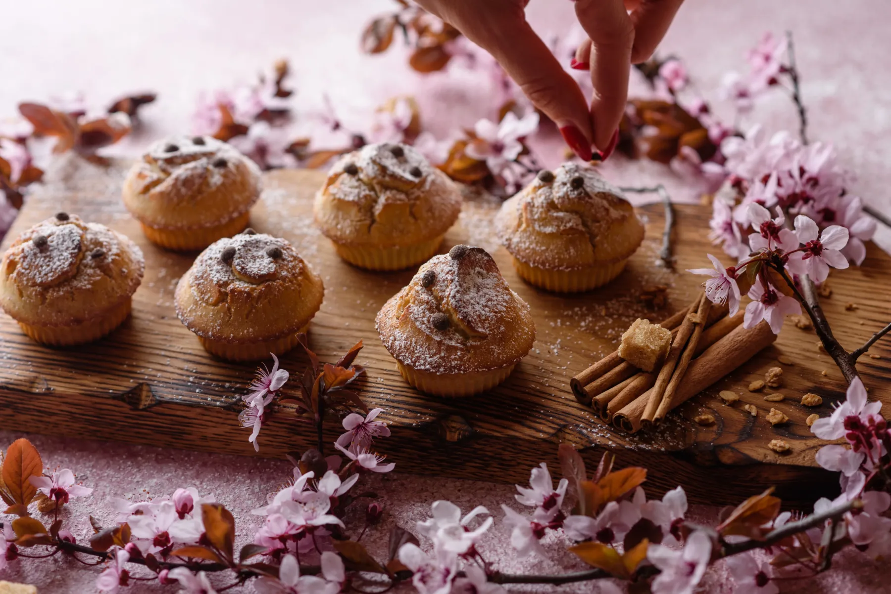 Laktacijski mafini: Recept za slastno pomoč pri dojenju ali le mit?