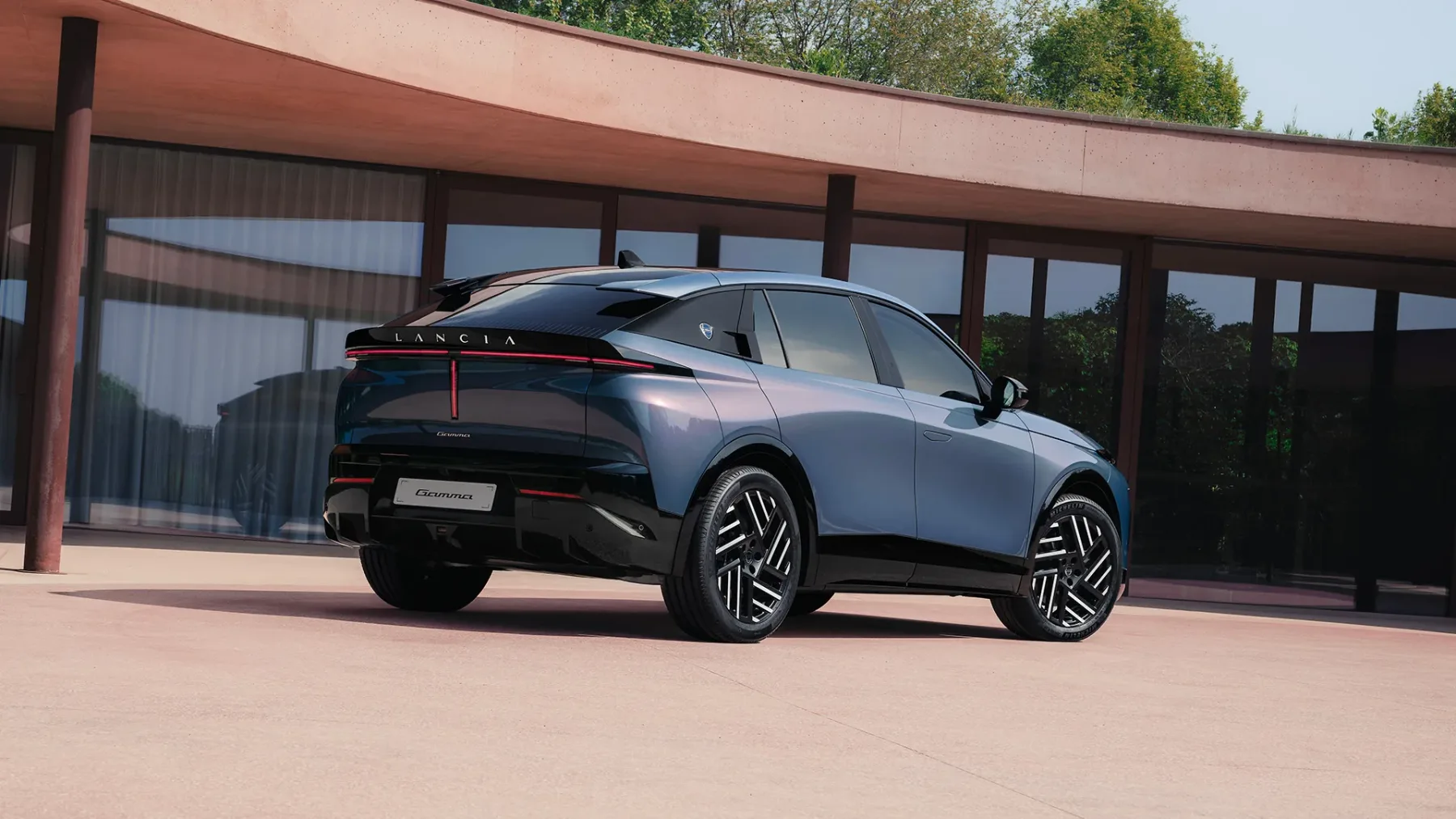 Lancia Gamma 2026: Italijani so vstali od mrtvih s 375 konji, 1.000 km dosega in eleganco, ki je Nemci nimajo
