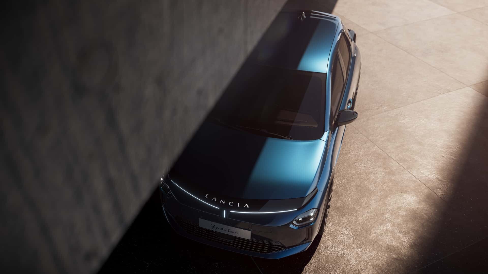 Lancia Ypsilon 2024: elegantna vrnitev legendarne znamke z električno energijo