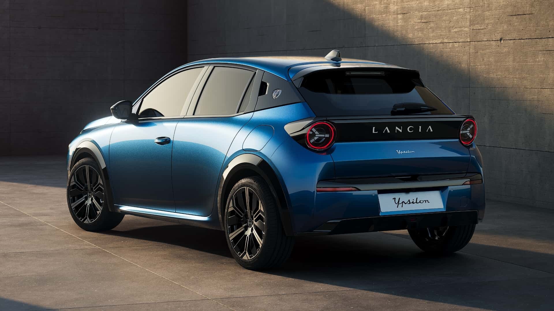 Lancia Ypsilon 2024: elegantna vrnitev legendarne znamke z električno energijo