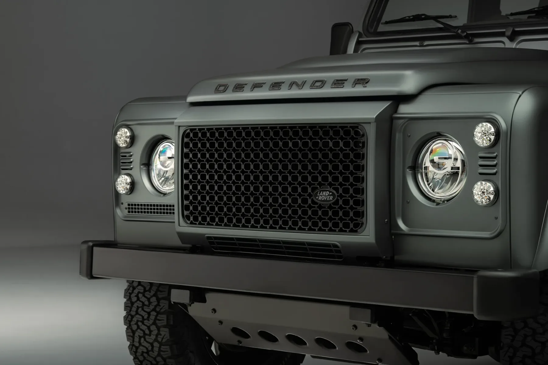 Land Rover Classic Defender Octa: V8, 405 konjev in barve Octa – Land Rover ustvaril ultimativni restomod