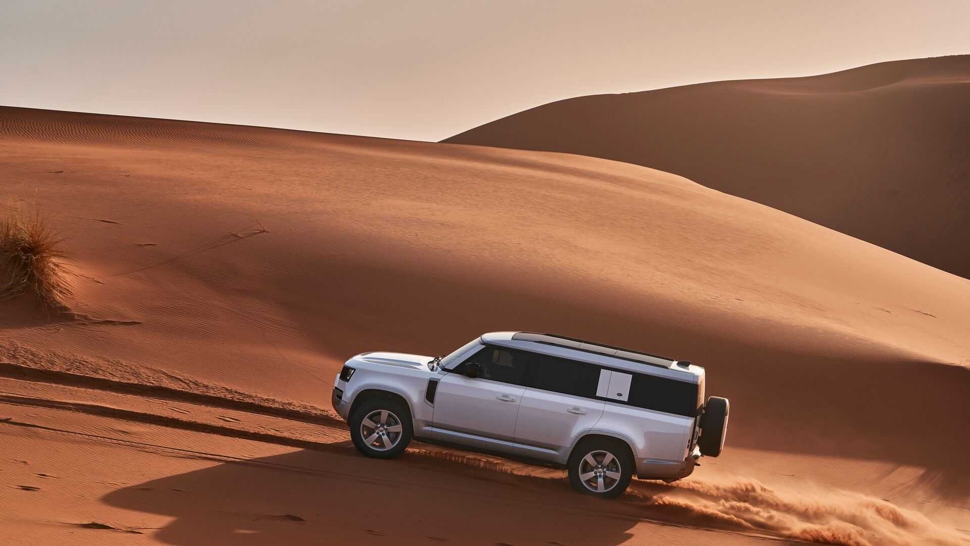 Land Rover Defender 130; Foto: media.landrover.com