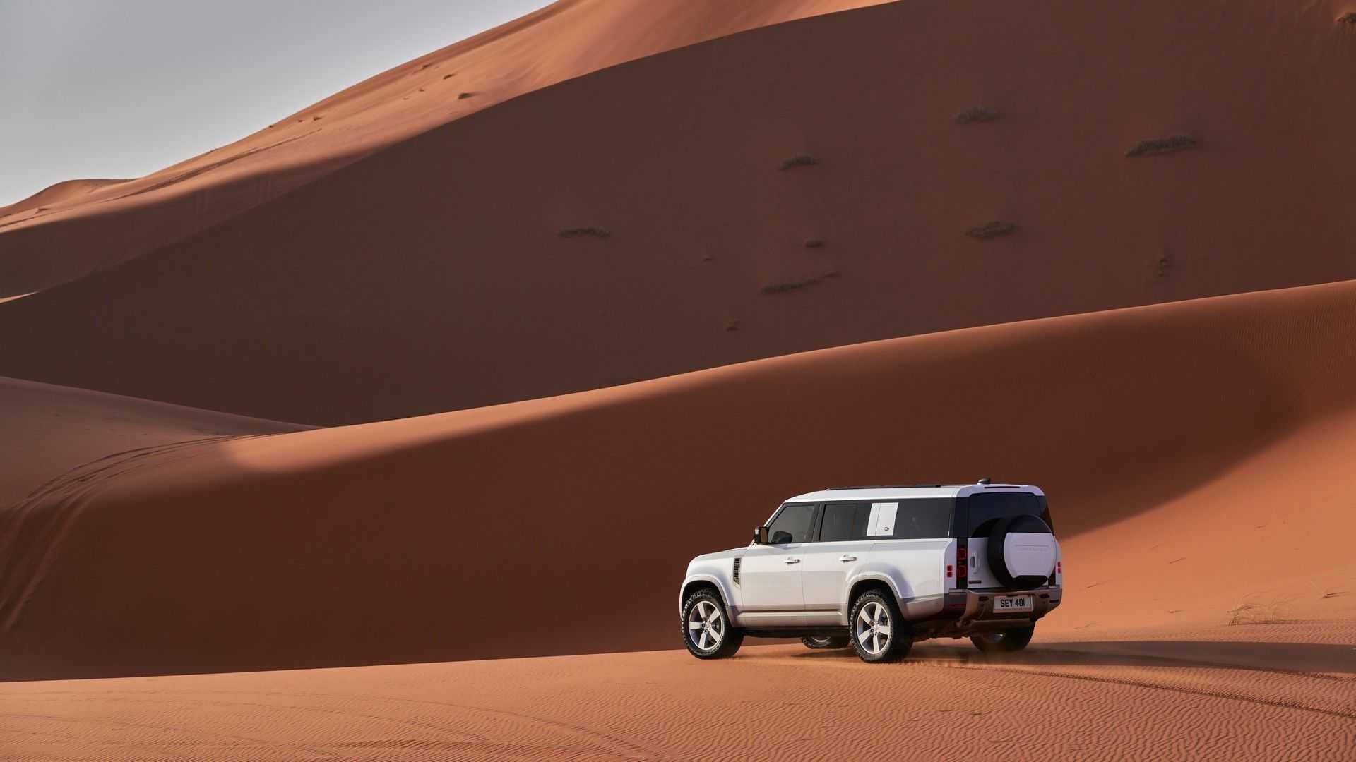 Land Rover Defender 130; Foto: media.landrover.com