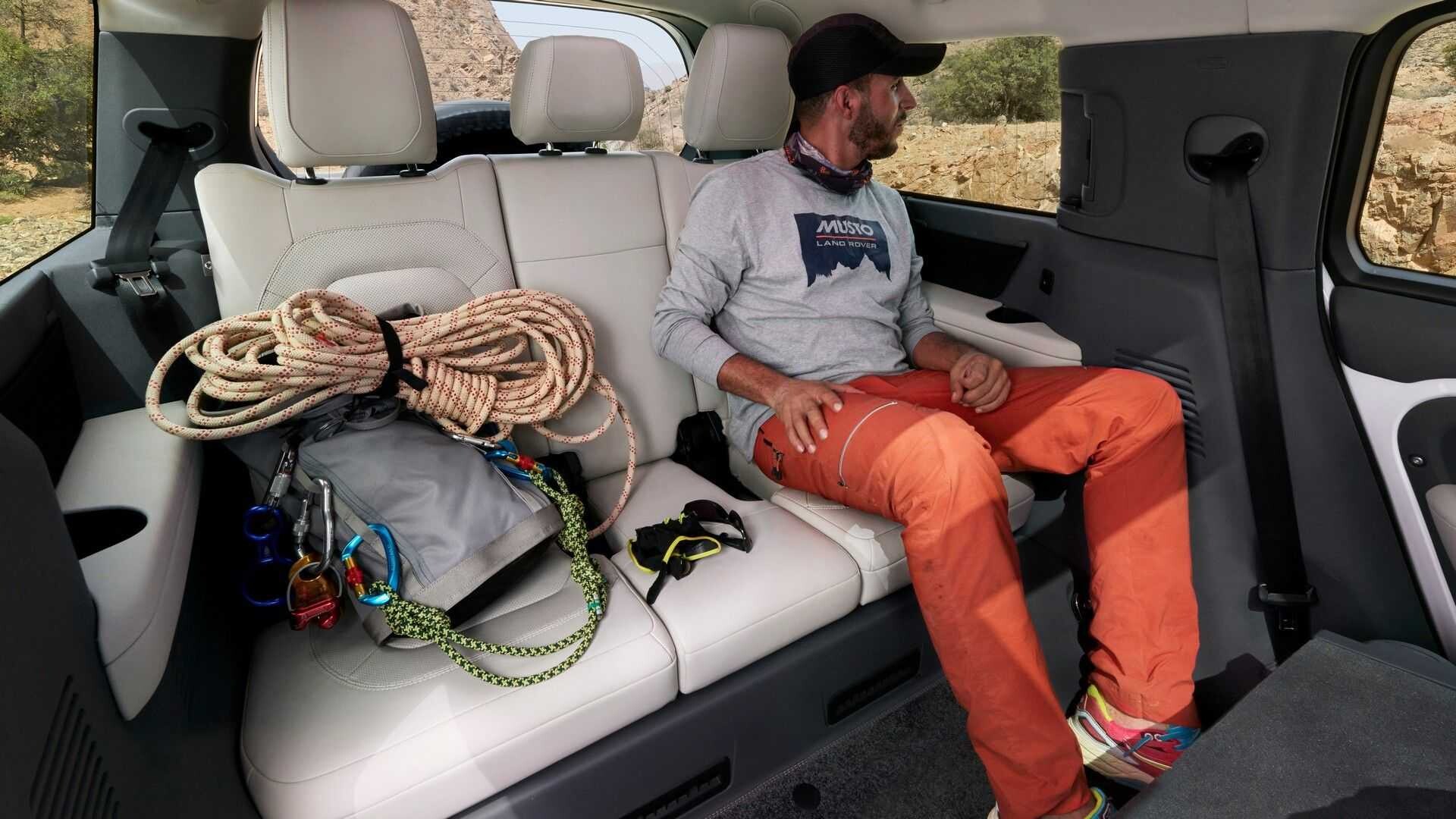 Land Rover Defender 130; Foto: media.landrover.com