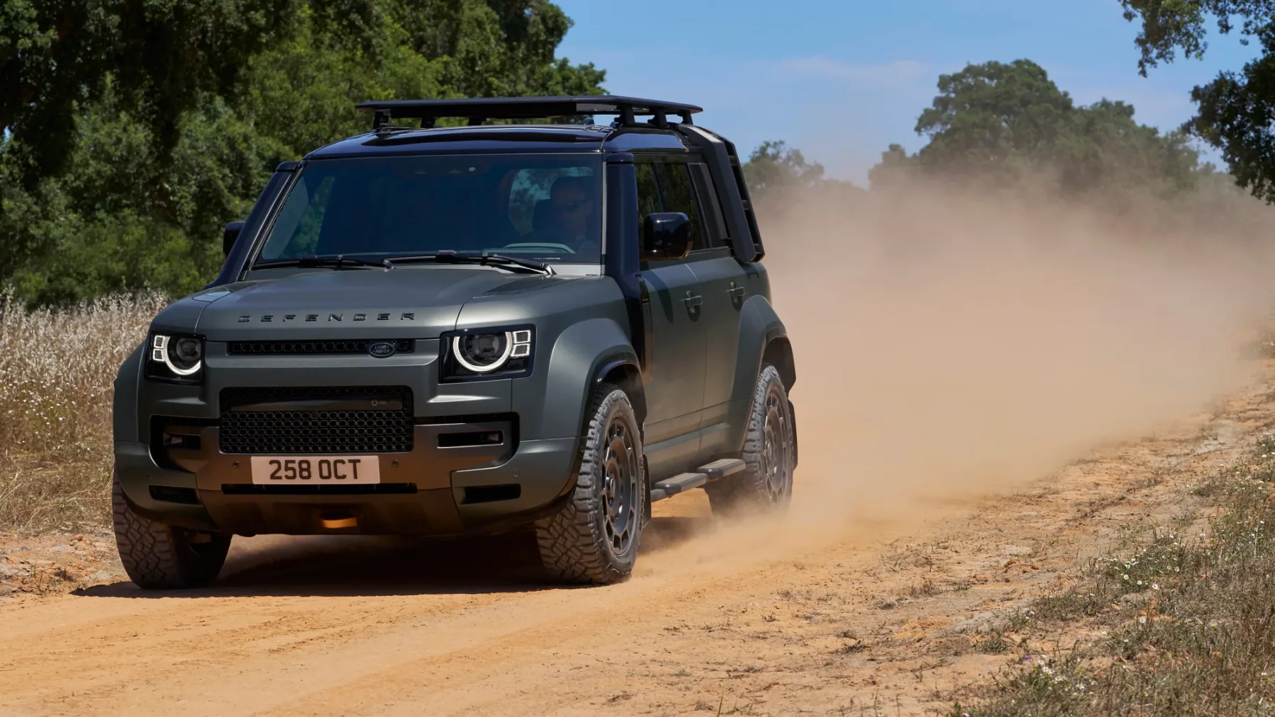 Land Rover Defender Octa 2025: je najhitrejši in najdrznejši Defender doslej