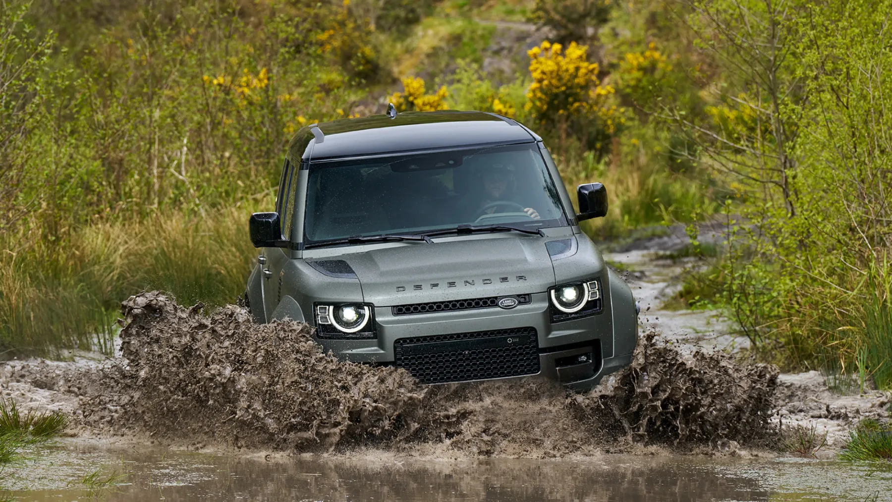 Land Rover Defender Octa 2025: je najhitrejši in najdrznejši Defender doslej