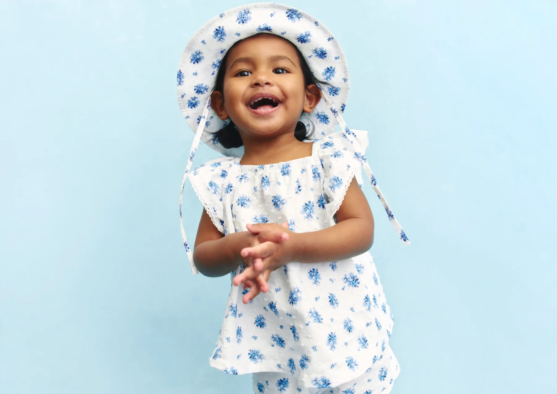 Laura Ashley x H&M: otroška kolekcija za poletje 2026, ki diši po limonah, morju in britanski romantiki