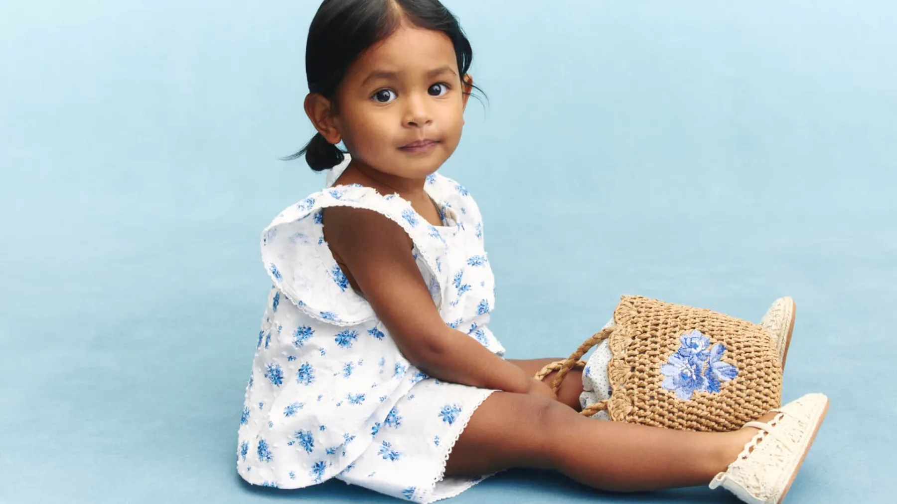 Laura Ashley x H&M: otroška kolekcija za poletje 2026, ki diši po limonah, morju in britanski romantiki