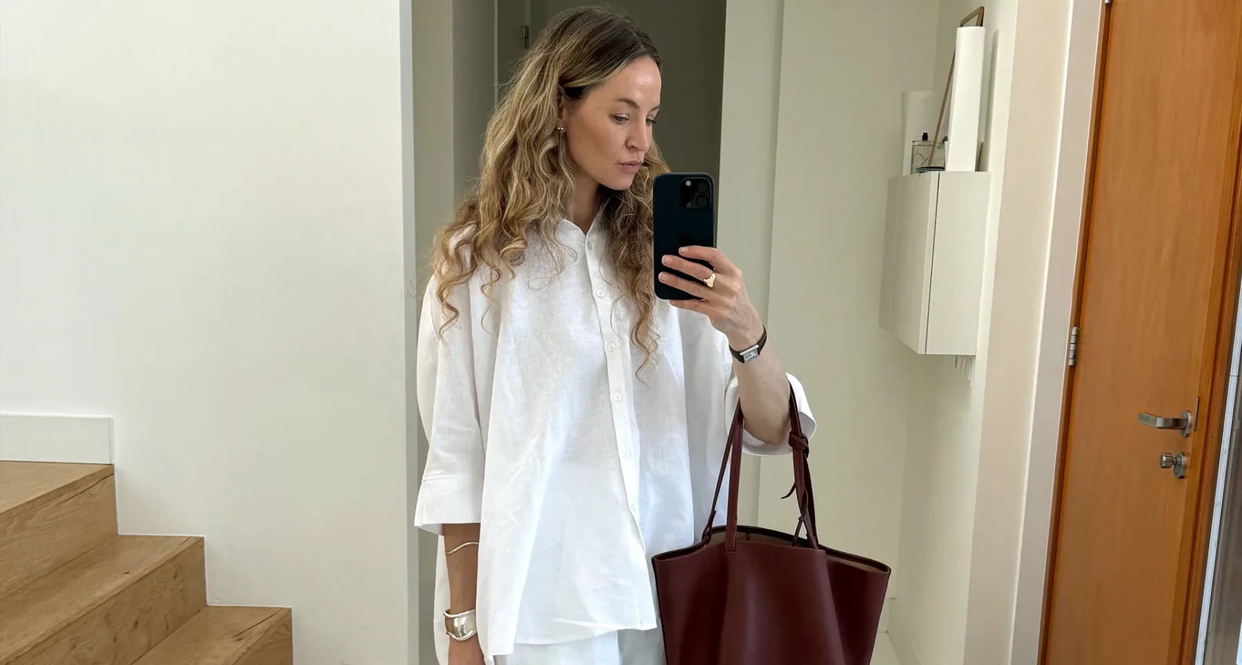 “Lazy luxury” je modni trend leta 2025 – skandinavska umetnost elegance brez napora postaja globalni ideal