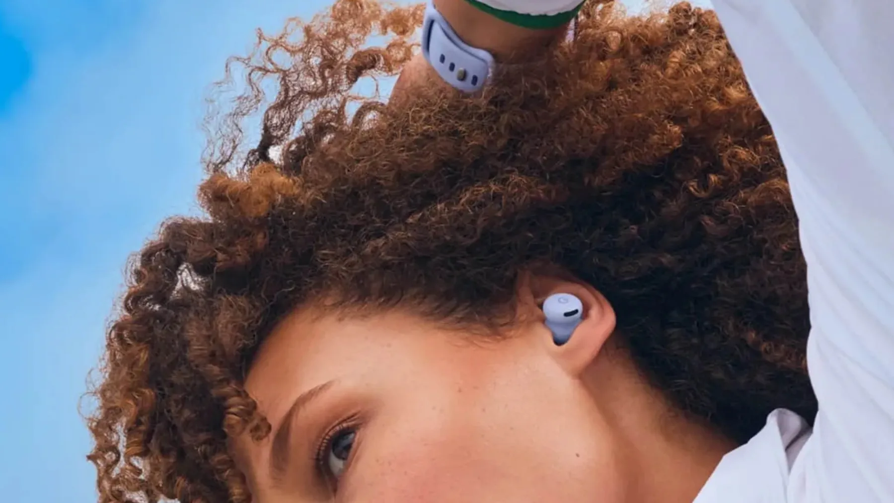 Le 152 evrov za Google Pixel Buds 2a: proračunske slušalke, ki utišajo hrupa in presenetijo z inteligenco