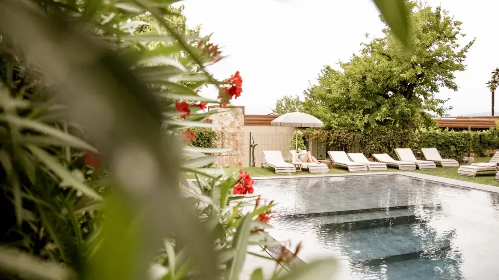 Le Greghe Suites v Laziseju: Razkošno zatočišče med vinogradi ob Gardskem jezeru