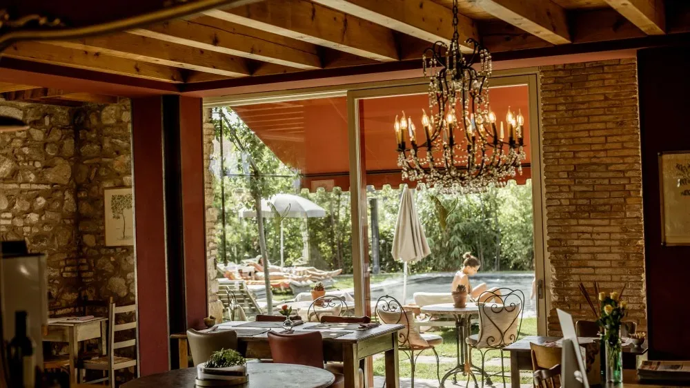 Le Greghe Suites v Laziseju: Razkošno zatočišče med vinogradi ob Gardskem jezeru