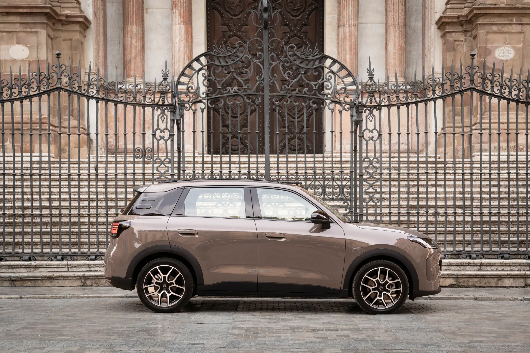 Leapmotor B03X: prvi testi kitajskega električnega SUV-ja iz Malage, ki bo pri nas stal od okoli 20.000 evrov razkrivajo notranjost premium razreda