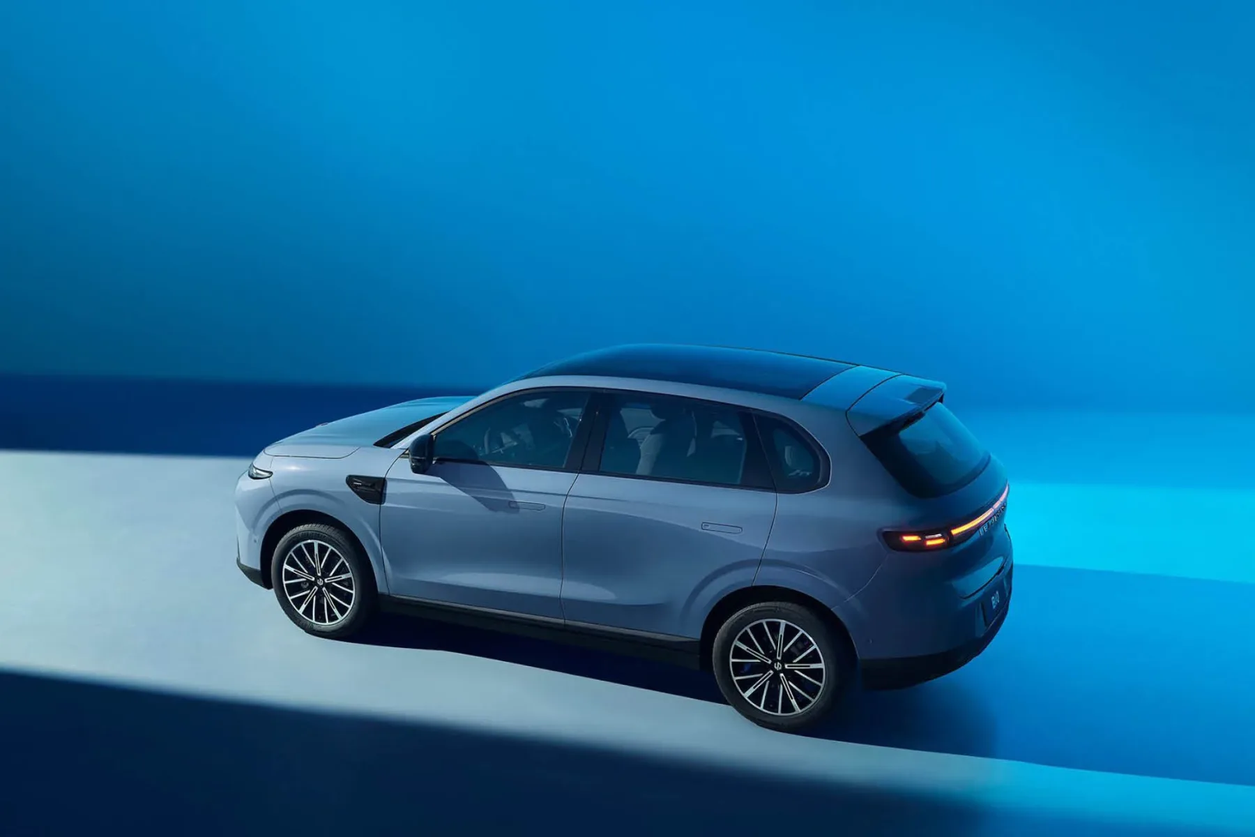 Leapmotor B05 za 25.000 evrov bo kitajski ID.3‑killer? Kompaktni električni Golf‑rival prihaja v München