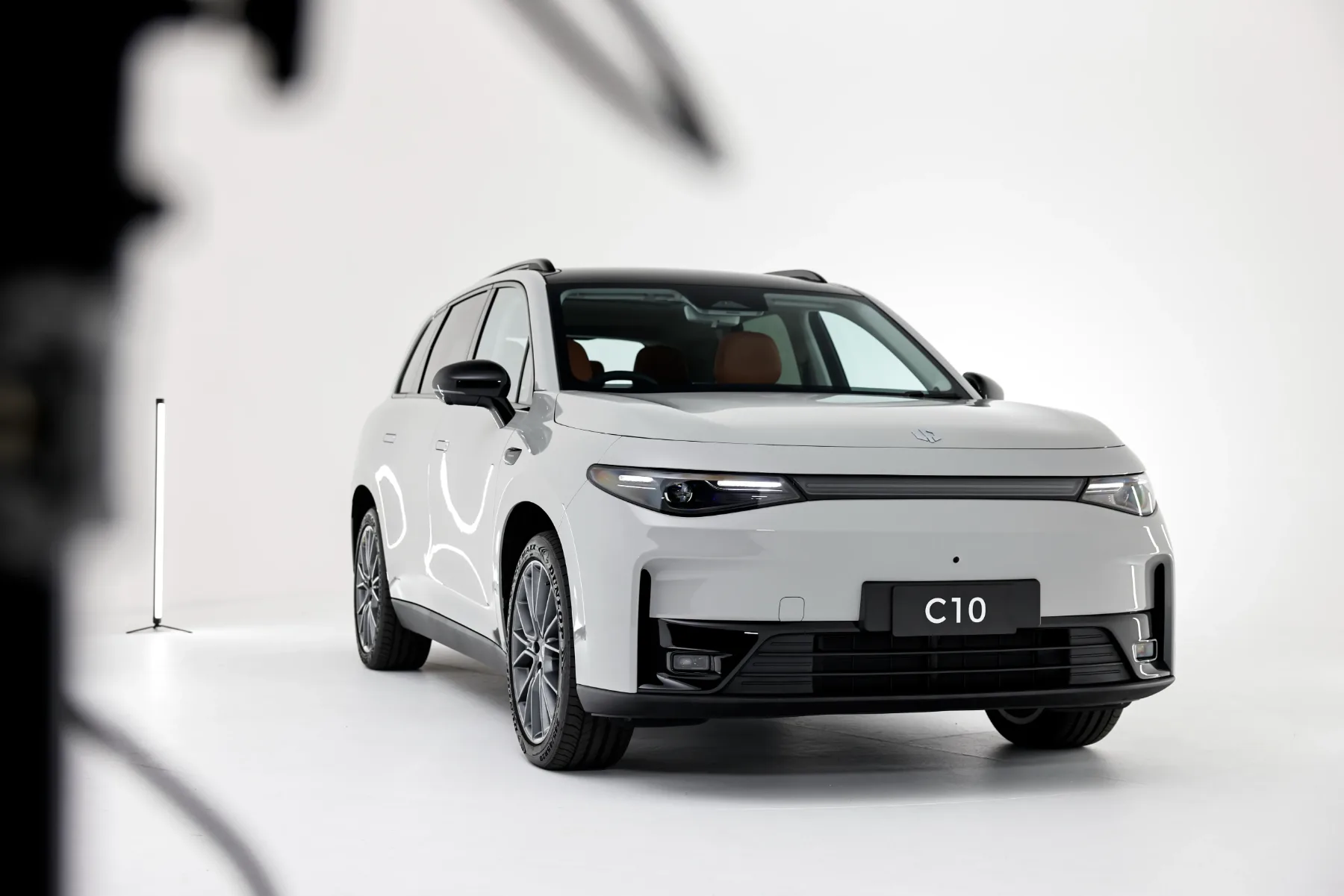 Leapmotor C10 2025: Najcenejši električni SUV z 800-voltno arhitekturo in brutalno močjo – revolucija za vsak