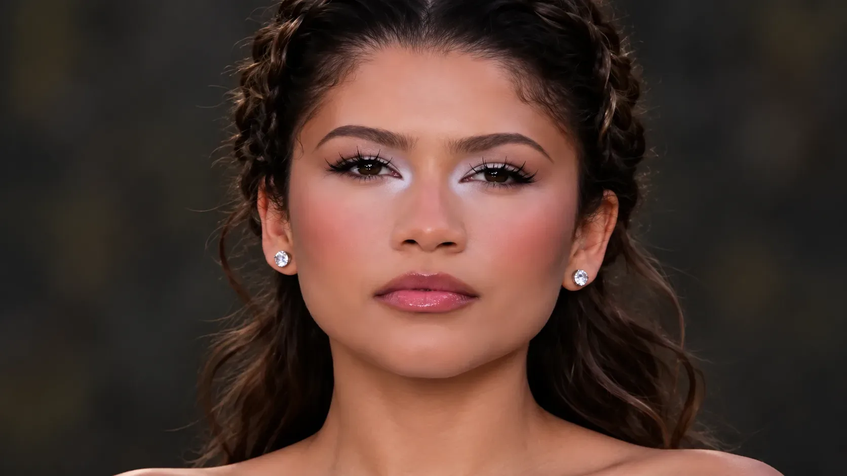 Moderni »frosty« makeup: Kako nositi nov lepotni trend sezone