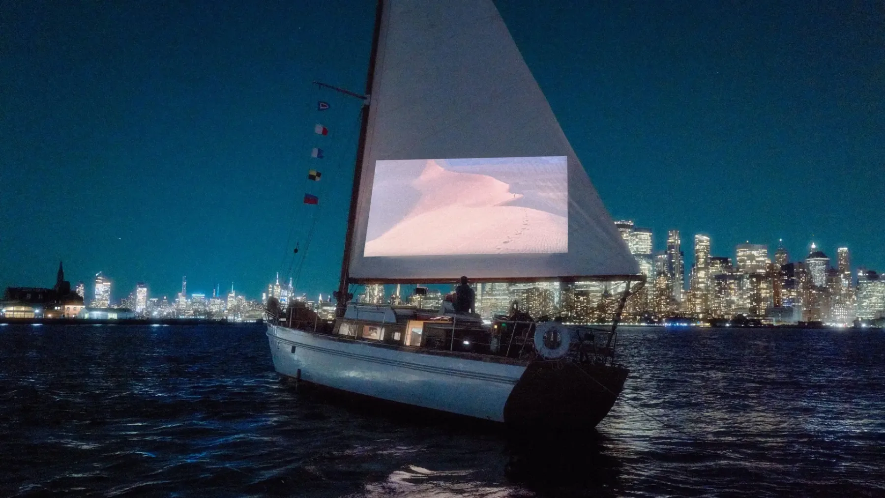 Leica Cine Play 1: Prinesite kino v svojo dnevno sobo