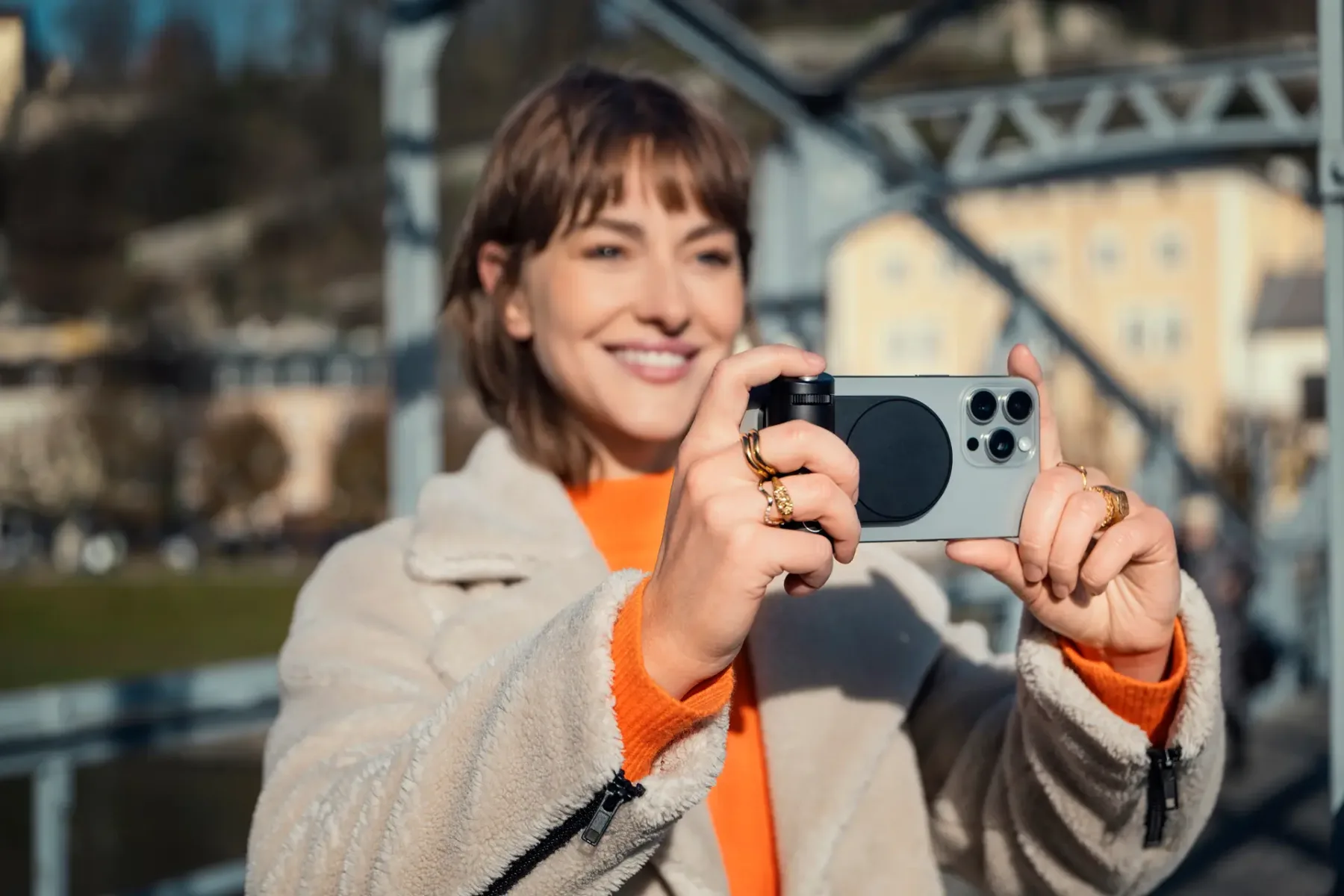 Leica Lux Grip: ročaj in aplikacija, ki simulirata občutke Leica na vašem iPhone