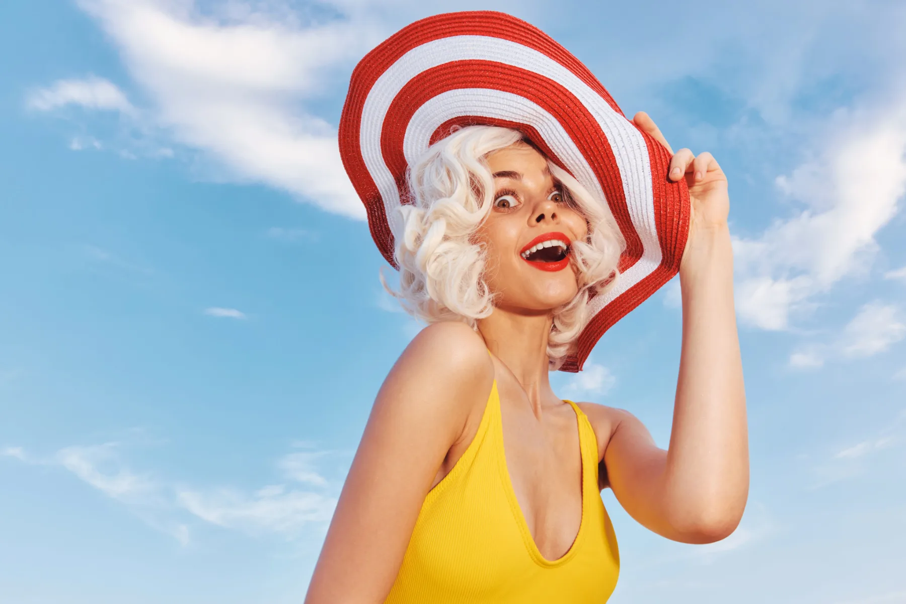 Lepotni recept Marilyn Monroe: rutina iz zlate dobe Hollywooda, ki jo danes poznamo kot “clean girl aesthetic”