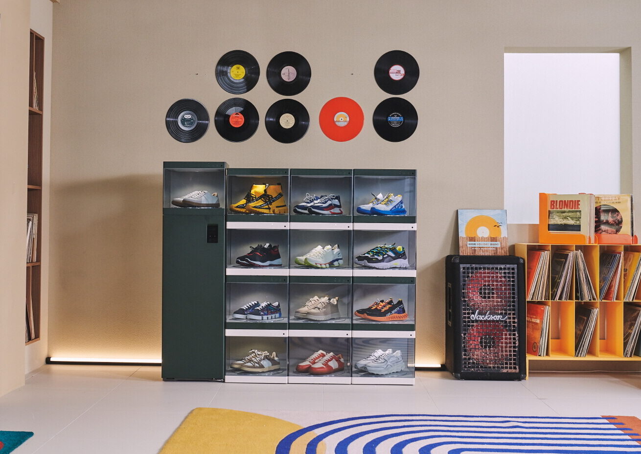 LG Styler ShoeCase: super “omara” za zbiratelje superg