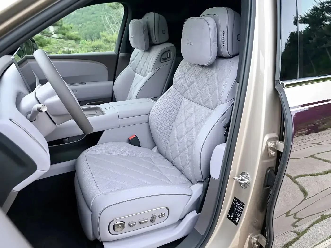 Li Auto L9: Kitajski super-SUV, ki za ceno vstopnega luksuza ponuja tehnologijo vesoljske ladje