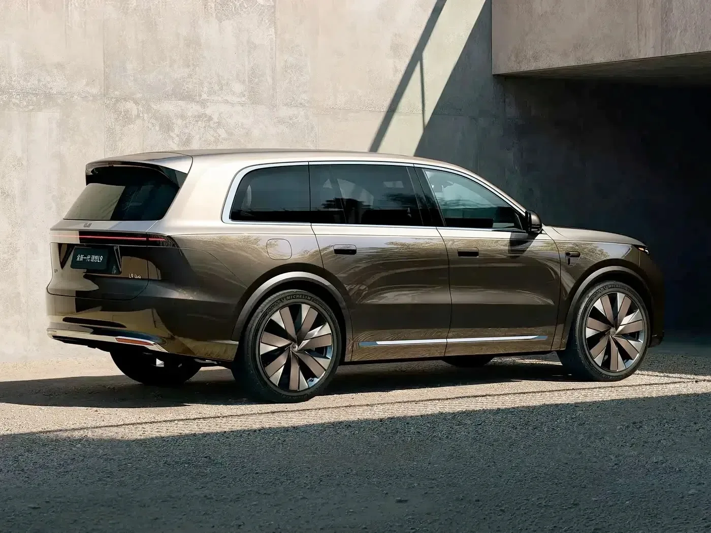 Li Auto L9: Kitajski super-SUV, ki za ceno vstopnega luksuza ponuja tehnologijo vesoljske ladje