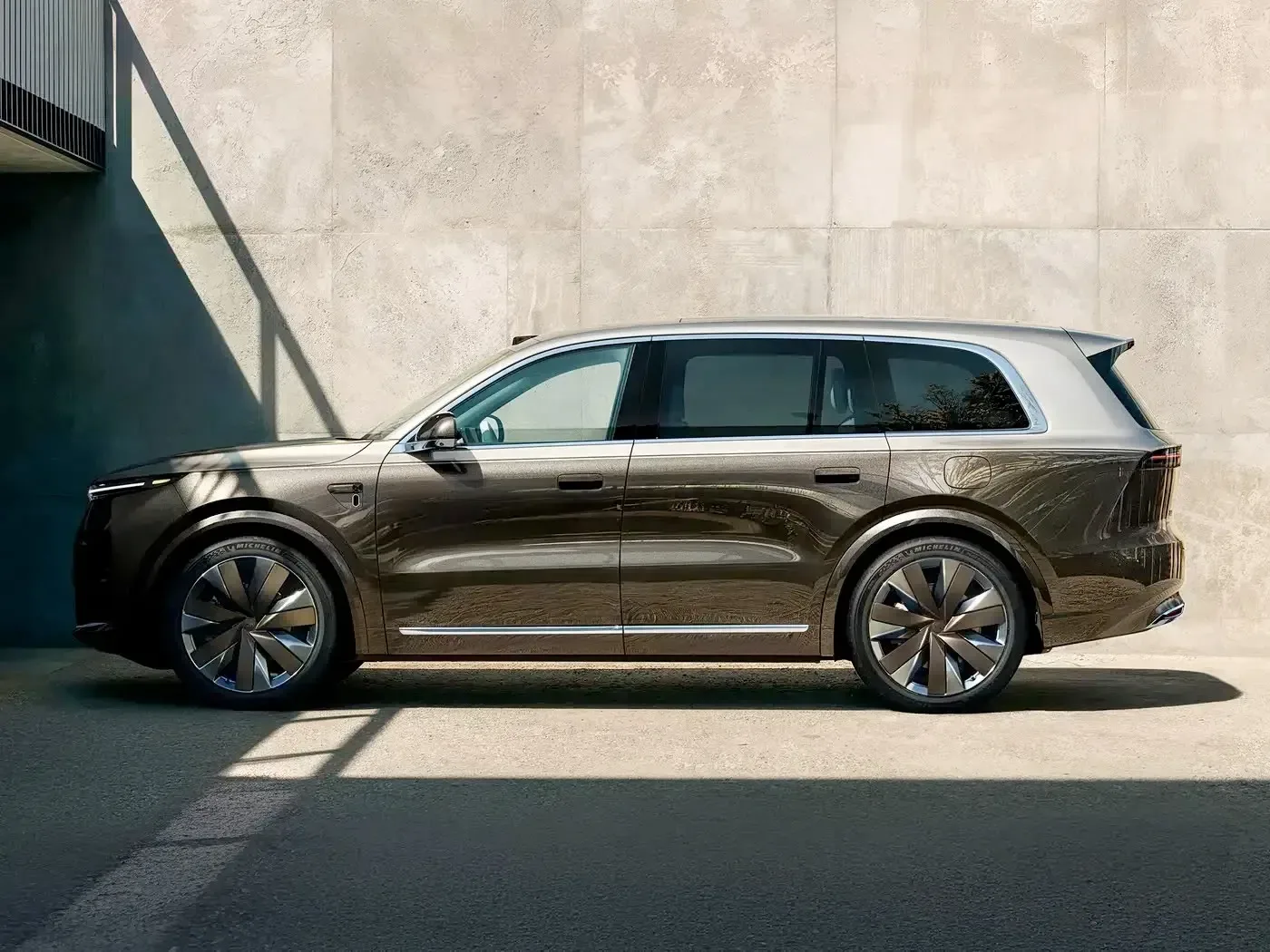Li Auto L9: Kitajski super-SUV, ki za ceno vstopnega luksuza ponuja tehnologijo vesoljske ladje