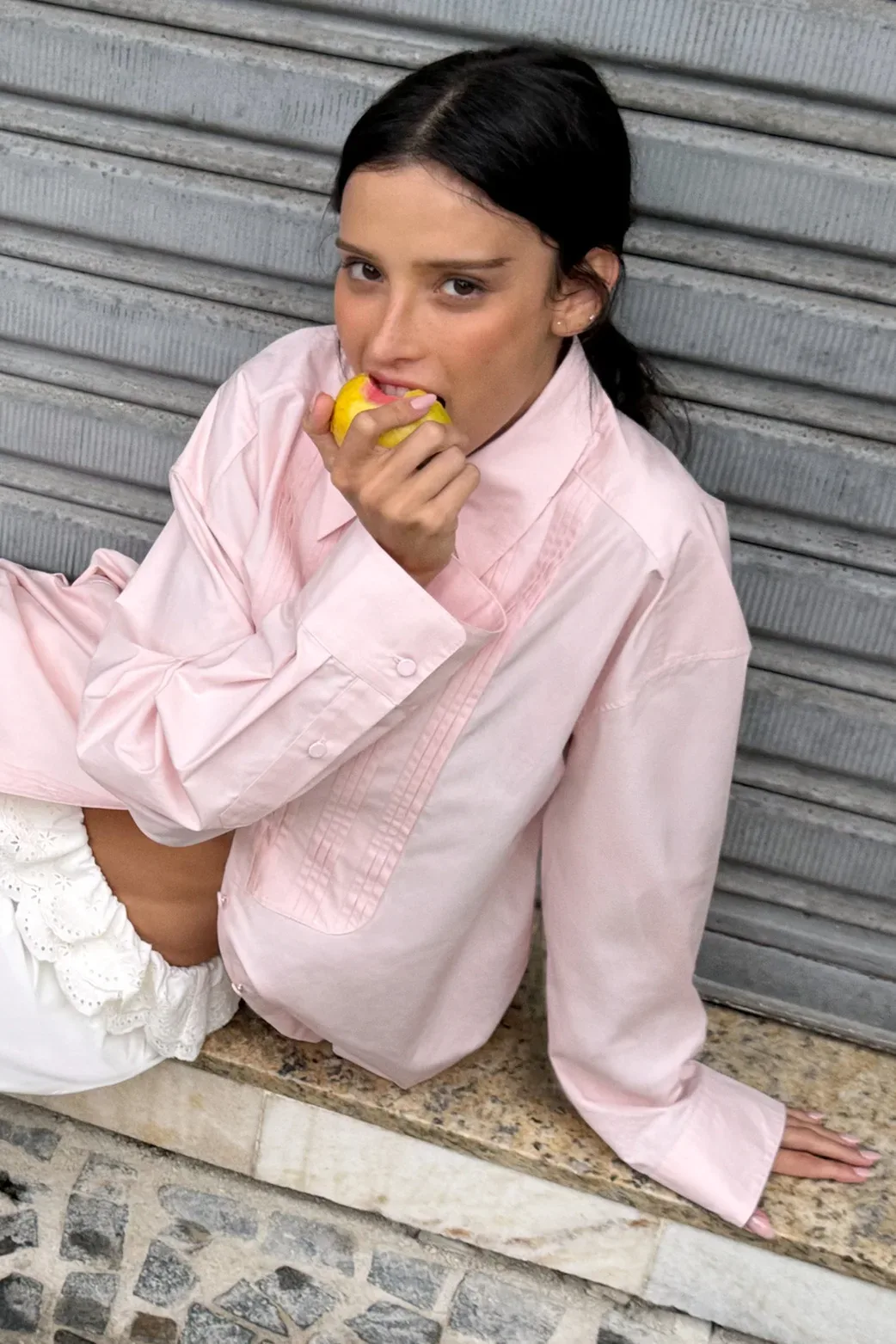 Livia Nunes x H&M: kolekcija za ženske, ki obožujejo zapeljivo romantiko in drzne kontraste