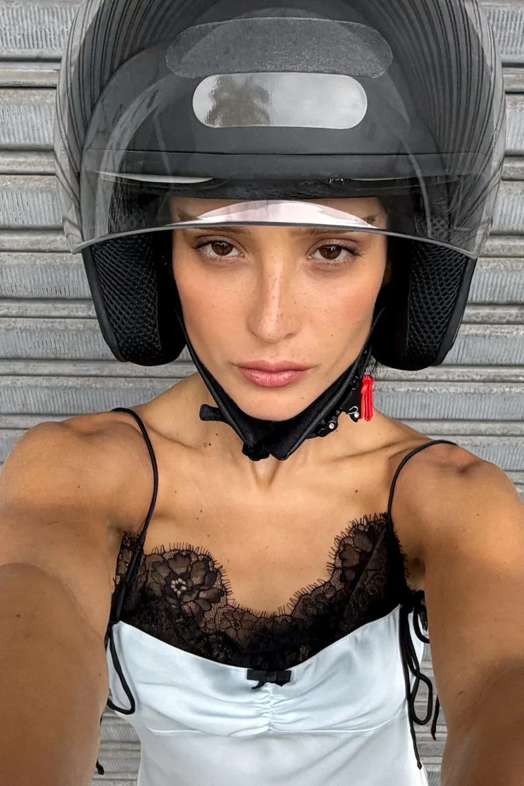 Livia Nunes x H&M: kolekcija za ženske, ki obožujejo zapeljivo romantiko in drzne kontraste