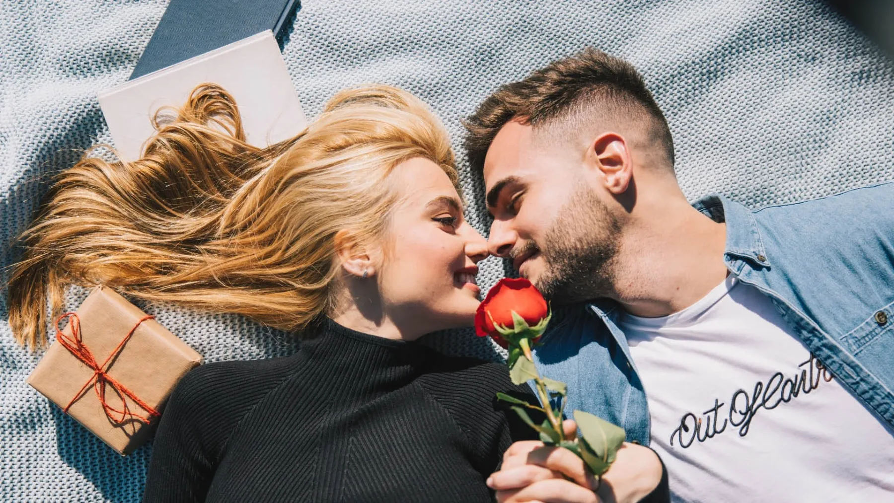 Ljubezenski horoskop za valentinovo 2026: kje bo iskra, kje drama in kje presenetljiv preobrat