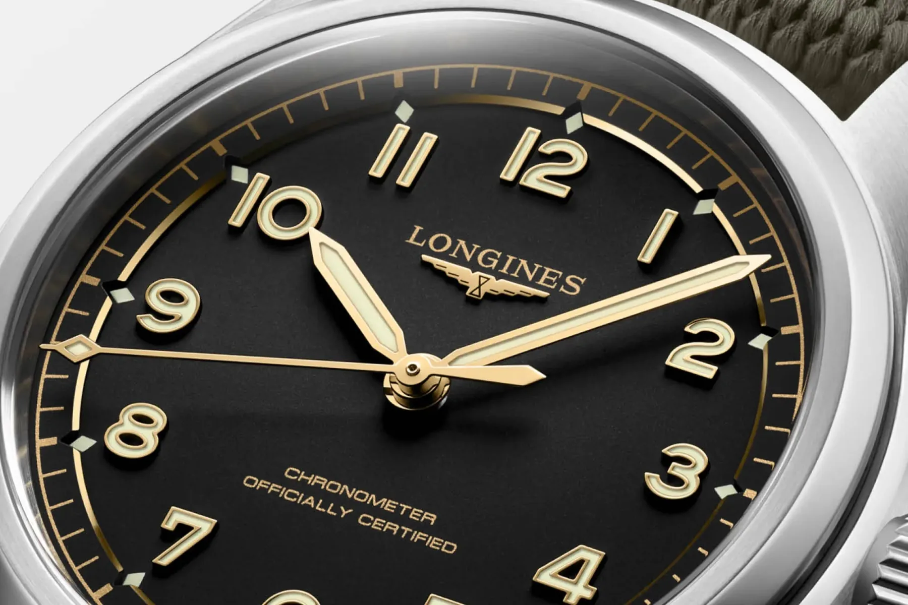 Longines Spirit Pilot: Longines oživlja letalske korene (spet) z dvema idealno proporcionalnima pilotnima urama