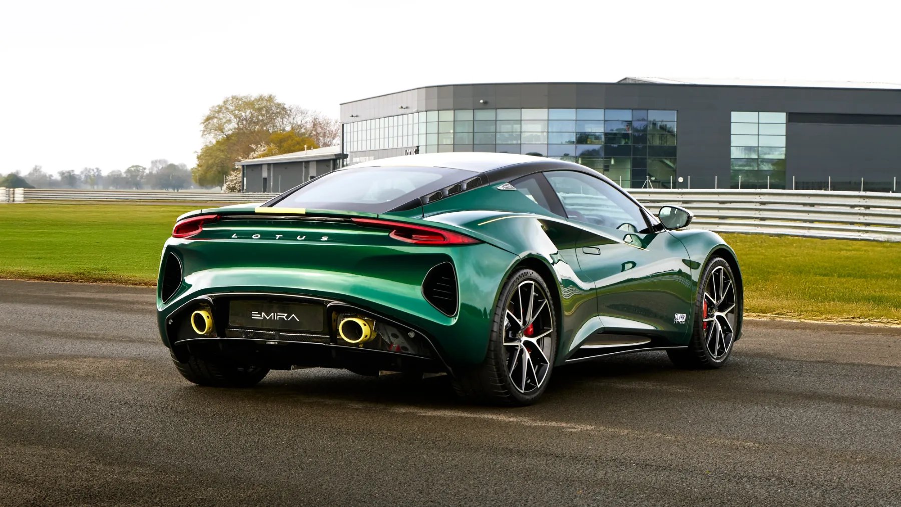 Lotus Emira Clark Edition 2026: Ko legenda obleče dirkaško zeleno