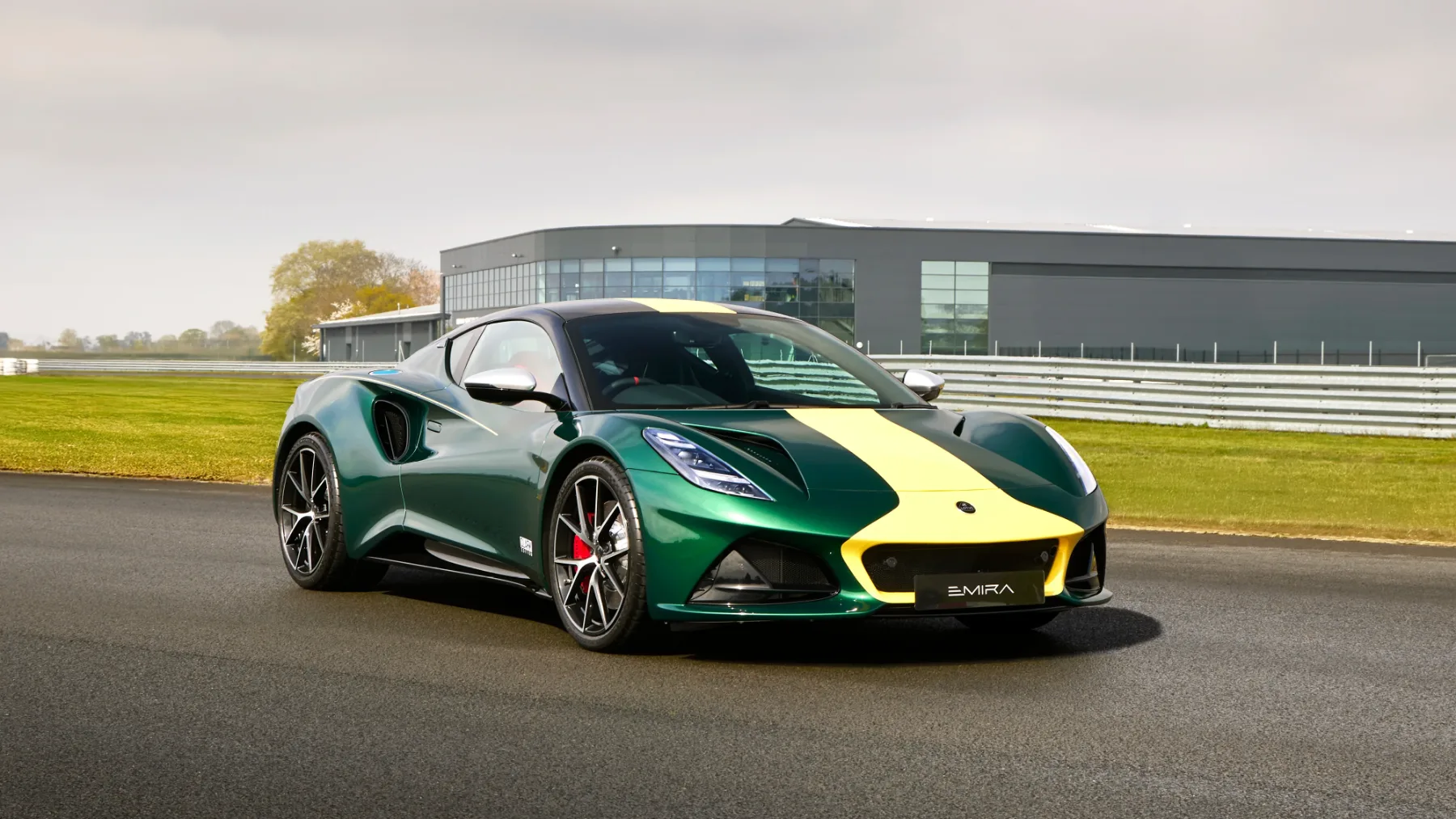 Lotus Emira Clark Edition 2026: Ko legenda obleče dirkaško zeleno