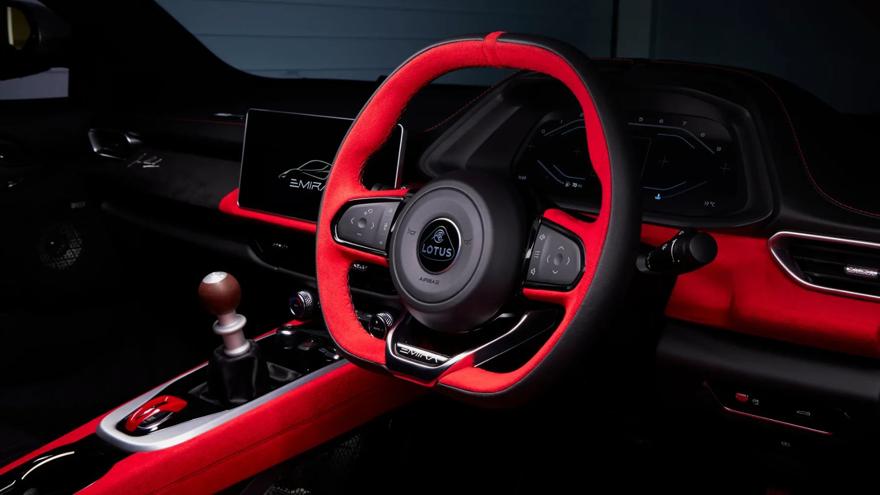 Lotus Emira Clark Edition 2026: Ko legenda obleče dirkaško zeleno