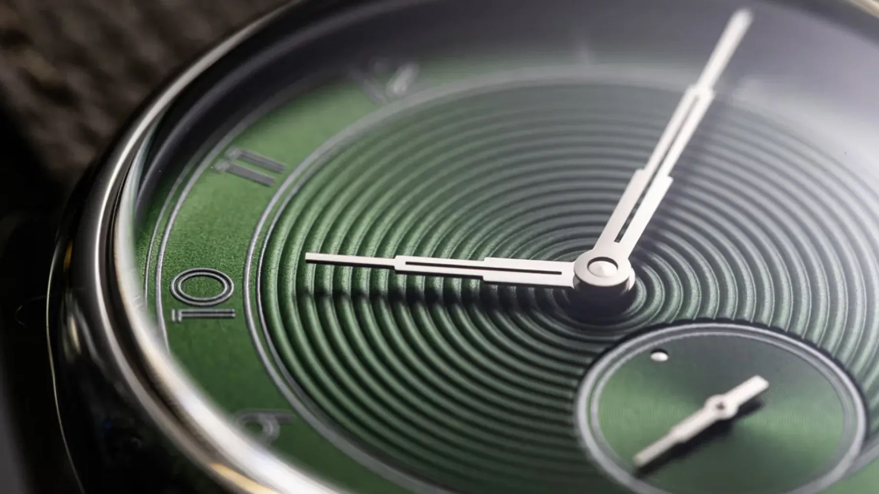 Louis Erard in The Horophile: ura kot sodobna reinterpretacija Art-Deco z uro La Petite Seconde Metropolis