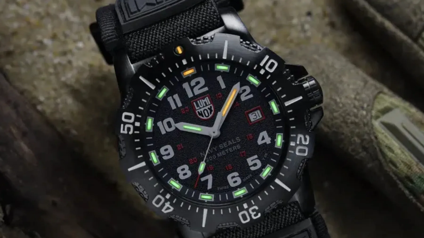 Luminox 4230: Nova generacija Navy SEAL ure, ki bi jo Rambo nosil skupaj s črno kravato